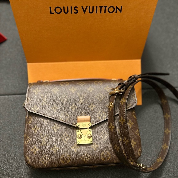 Authentic Louis Vuitton Monogram Pochette Métis - Picture 3 of 16